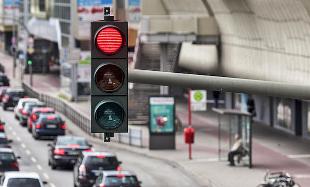 Über Rote Ampel Fahren (keine Strafe): Video | Autozeitung.de