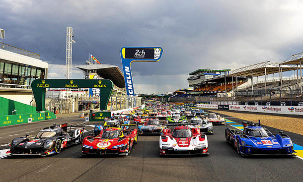 Alle Autos der 24h von Le Mans 2024 auf der Start-Ziel-Geraden