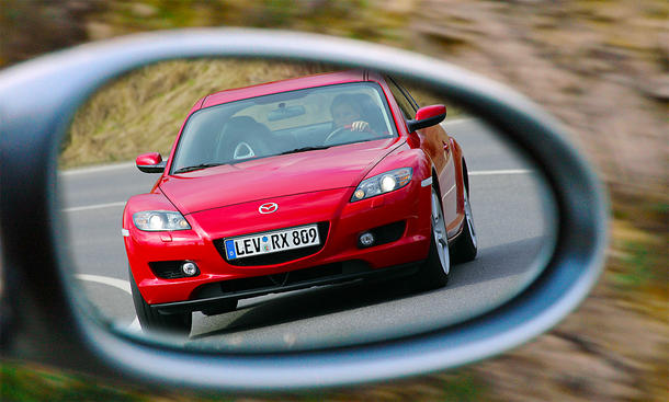 Mazda RX-8 im Rückspiegel