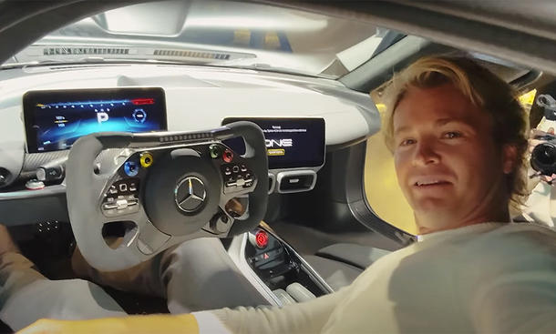 Rosbergs AMG One; Nico Rosberg sitzt im Innenraum eines Hypercars