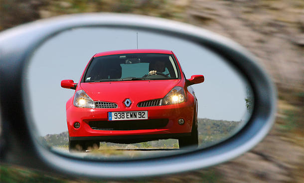 Renault Clio Sport 2.0 16V im Rückspiegel