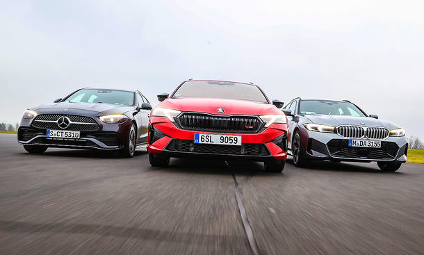 Der Mercedes C300 T-Modell nebem dem Skoda Octavia RS Combi und dem BMW 330i Touring.