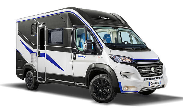 Das Bild zeigt den Chausson X550 ElectriX stehend von schräg vorne fotografiert.