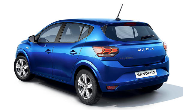 Blick von schräg hinten auf das Dacia Sandero Facelift (2022).