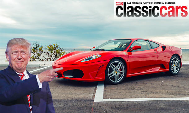 Der Ferrari F430 statisch von schräg vorne; eingeklinkt das Bild von Donald Trump.