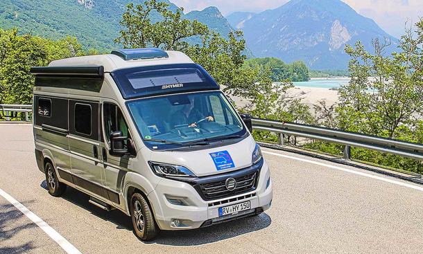 Hymer Yosemite (2023); fahrend, Ansicht vorne rechts