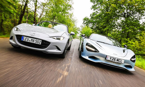 Mazda MX-5/McLaren 750S Spider; Gruppenbild; Außenansicht; fahrend; Cabrios; Frontansicht