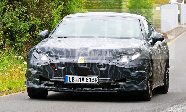 Mercedes-AMG GT 4-Türer EQ (2026); fahrend; Erlkönig; Außenansicht; Frontansicht