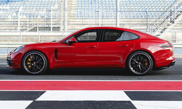 Porsche panamera gts 2018