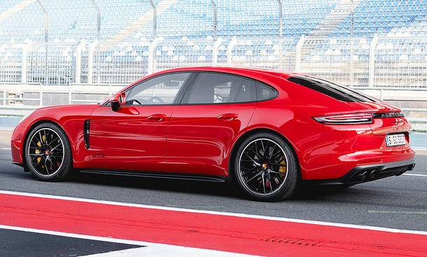 Porsche panamera gts 2018