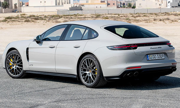 Porsche panamera gts 2018