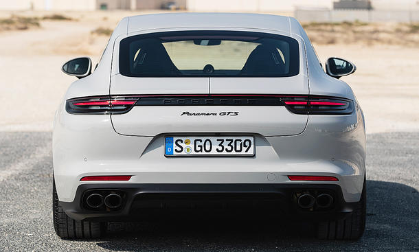 Porsche panamera gts 2018