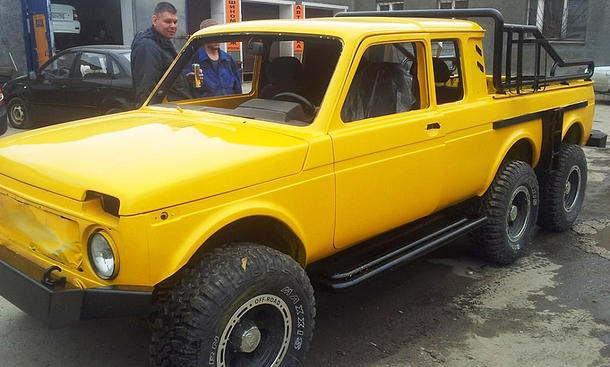 Lada Niva 6x6